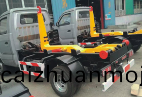 小(xiao)型勾头式垃(la)圾(ji)车